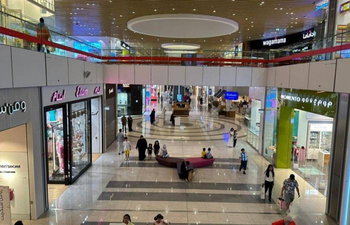 إقبال واسع للعائلات على المجمعات