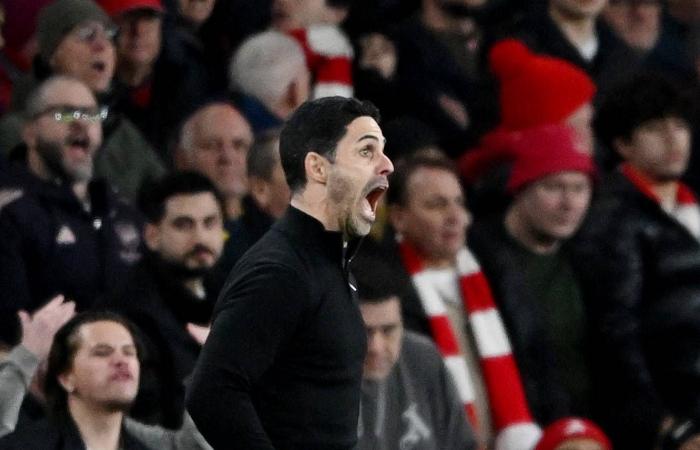 إيفرتون
      يضاعف
      آلام
      تشيلسي
      بثلاثية