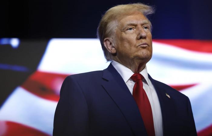 ضاحي خلفان يعلق على دعوة ترامب لإيران بالاستسلام واستمرارها بضرب الدول العربية