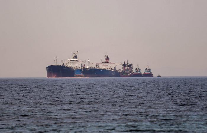 بعد قرار ترامب.. ما مصير عائدات النفط الإيراني الموجود على ناقلات في البحر؟