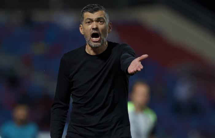 صراع
      إيطالي
      على
      توقيع
      كيسي...
      هل
      يودّع
      «الراقي»
      ويعود
      إلى
      الكالتشيو؟