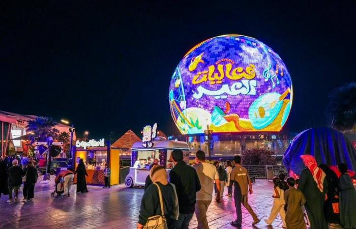 العيد
      في
      السعودية:
      فعاليات
      متنوعة
      وعروض
      فنية
      تُغطي
      مختلف
      المناطق