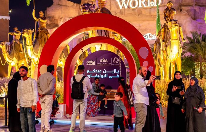 العيد
      في
      السعودية:
      فعاليات
      متنوعة
      وعروض
      فنية
      تُغطي
      مختلف
      المناطق