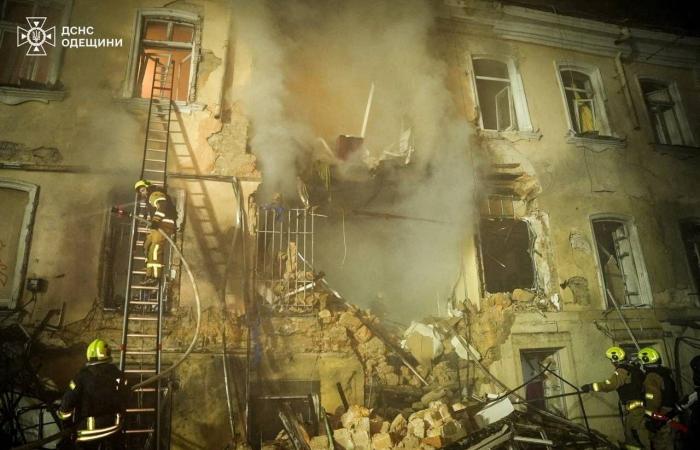 تصاعد
      حدة
      القتال
      تزامناً
      مع
      توجه
      وفد
      أوكراني
      إلى
      ميامي