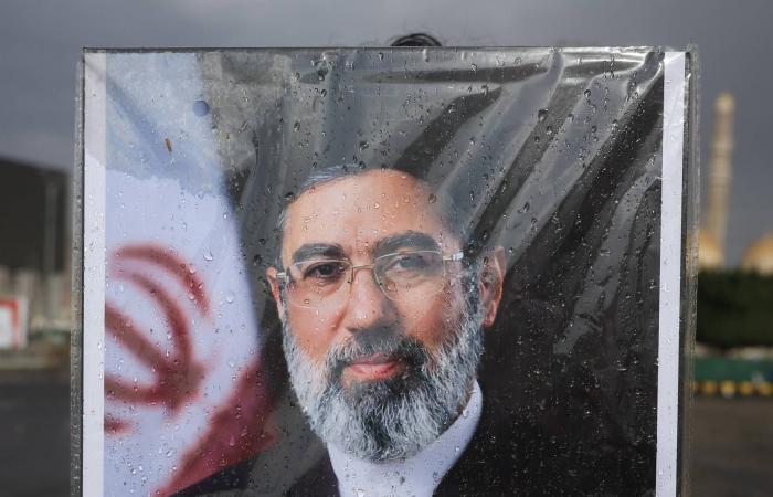 8
      هجمات
      ليلية
      بالصواريخ
      والمسيَّرات
      على
      مجمع
      مطار
      بغداد
      الدولي