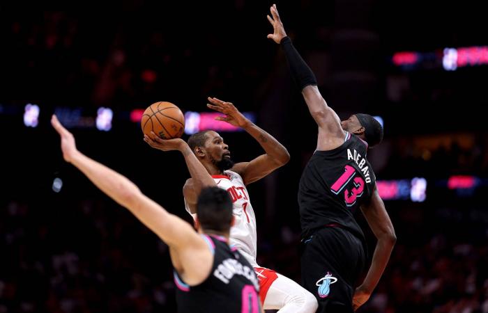 اعتقال
      152
      شخصاً
      بعد
      شجار
      بين
      مشجعي
      دورتموند
      وهامبورغ