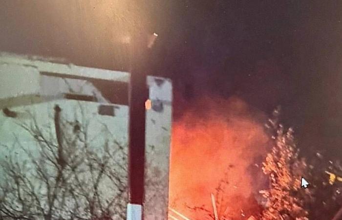 أكثر
      من
      100
      جريح
      في
      ضربات
      إيرانية
      على
      مدينتين
      جنوب
      إسرائيل