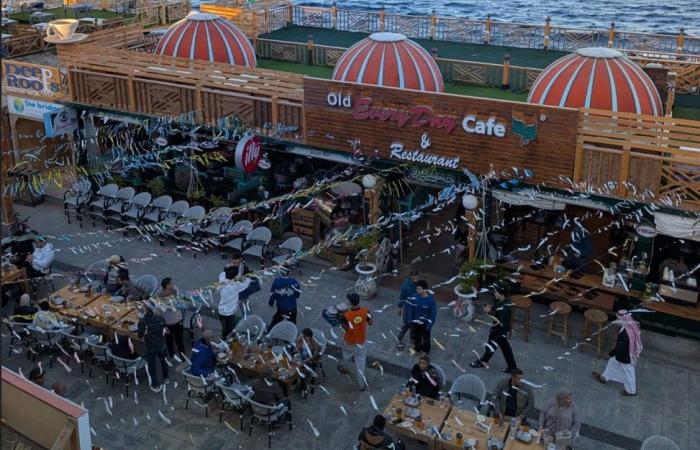 «تبكير
      إغلاق
      المحال»
      في
      مصر
      يثير
      مخاوف
      من
      تأثيرات
      سلبية