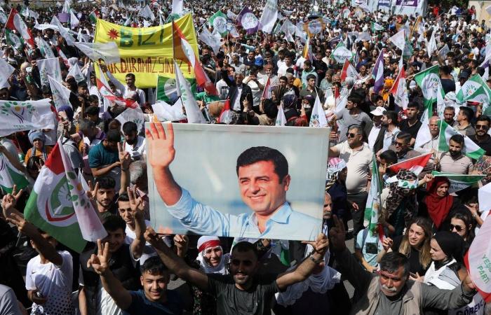 تركيا:
      حديث
      عن
      تصنيف
      عناصر
      «الكردستاني»
      لدمجهم
      في
      «عملية
      السلام»