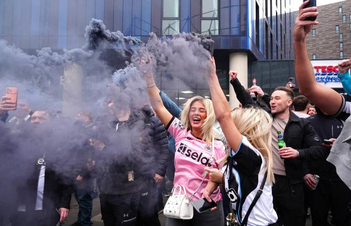 إساءات
      عنصرية
      توقف
      مباراة
      نيوكاسل
      وسندرلاند