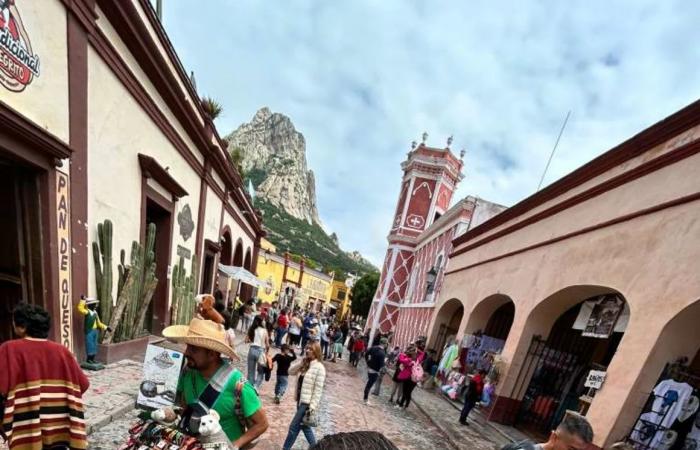 أمريكية تسافر إلى المكسيك لتتواصل مع جذورها لكنها عادت بقصة حب غير متوقعة