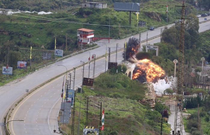 اعتصام
      في
      دمشق
      احتجاجاً
      على
      تقييد
      بيع
      المشروبات
      الكحولية