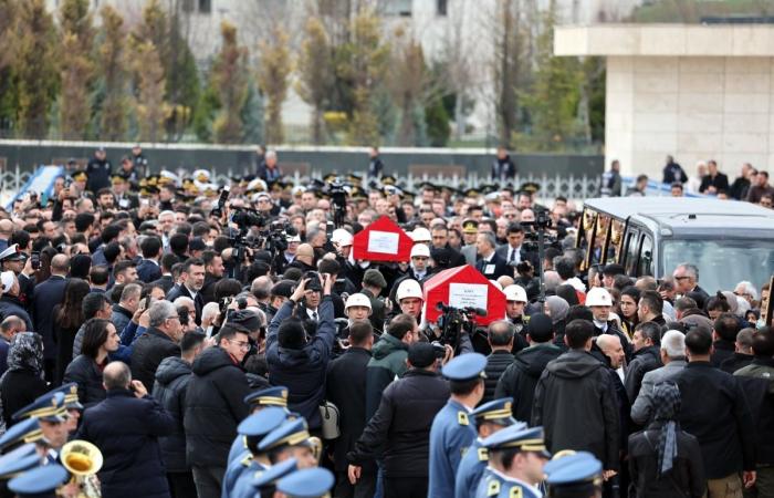 تشييع جثمانَي شهيدين تركيين في أنقرة بحادث سقوط مروحية قطرية (فيديو وصور)