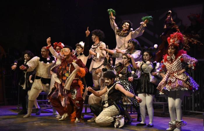 دمى
      الذكاء
      الاصطناعي...
      رفاق
      لطفاء
      أم
      تهديد
      خفي
      للأطفال؟