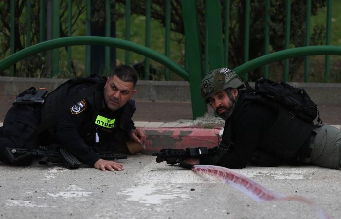 «شروط
      مسبقة»
      تعرقل
      التفاوض
      لإنهاء
      حرب
      لبنان
      وإسرائيل