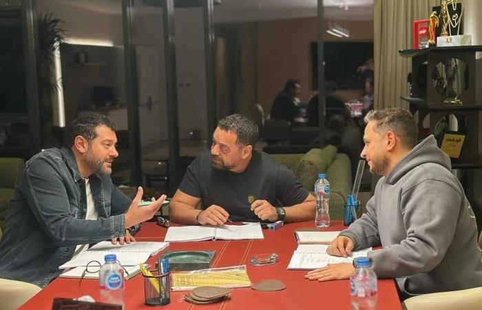 «مصر
      للطيران»
      تتهم
      صناع
      «السلم
      والثعبان
      2»
      بـ«الإساءة»