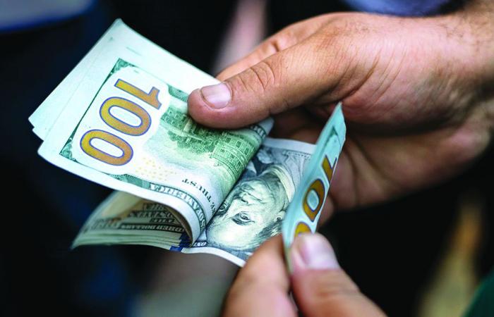 انخفاض الدولار بشكل حاد أمام اليورو