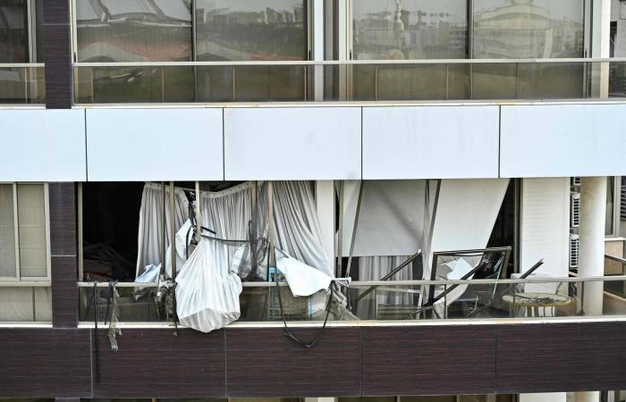 عقب
      إزالة
      الألغام...
      أهالي
      «الشيوخ»
      قرب
      «عين
      العرب»
      ينهون
      نزوح
      12
      عاماً