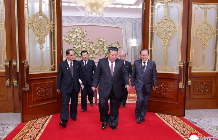 سفير
      أميركي:
      مودي
      وترمب
      بحثا
      أهمية
      إبقاء
      مضيق
      هرمز
      مفتوحاً