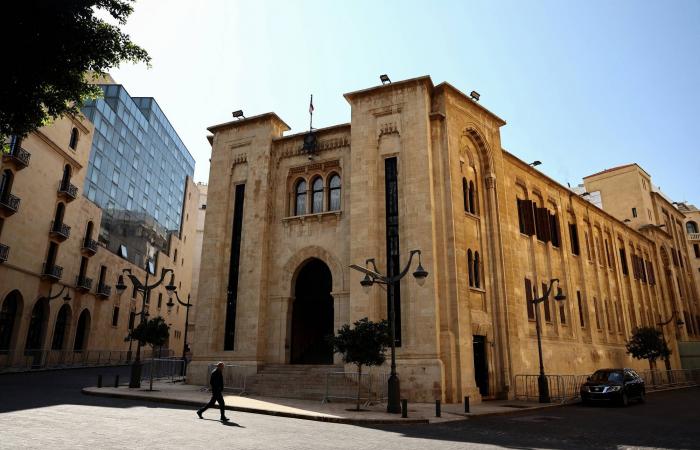 لبنان
      يطرد
      السفير
      الإيراني
      ولا
      يقطع
      العلاقات
      مع
      طهران