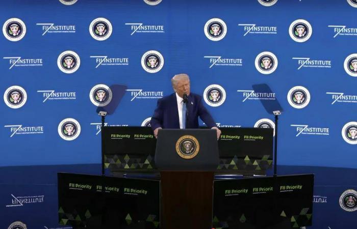 الاتحاد
      الأوروبي
      لم
      يحدد
      موعداً
      لمناقشة
      التخلي
      الكامل
      عن
      النفط
      الروسي