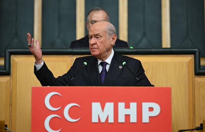 تركيا:
      صدام
      بين
      القوميين
      حول
      «السلام»
      مع
      الأكراد