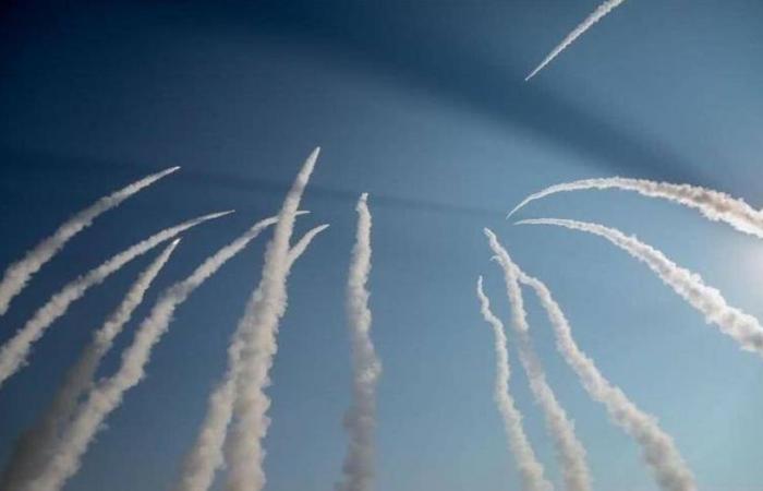 دول الخليج.. تواصل التصدي للهجمات الإيرانية