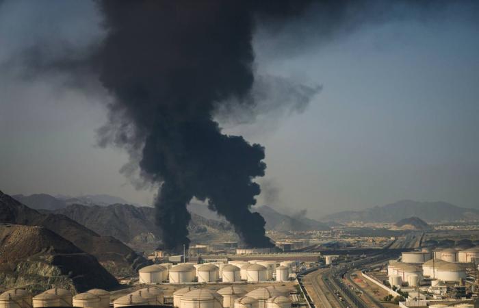 وزير
      الخارجية
      السعودي
      يبحث
      مستجدات
      التصعيد
      مع
      نظيره
      القبرصي