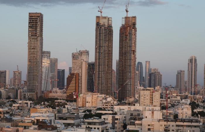 ألسنة لهب وأضرار في تل أبيب عقب هجوم صاروخي إيراني