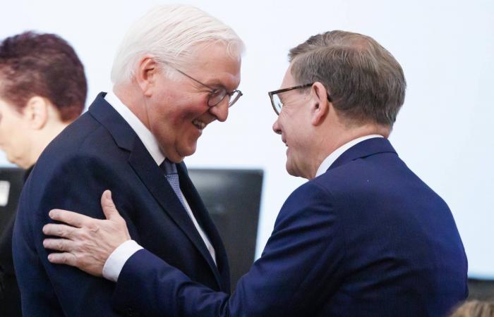 وزيرة
      الخارجية
      البريطانية
      قلقة
      من
      صرف
      الحرب
      الدائرة
      مع
      إيران
      الأنظار
      عن
      غزة
      والضفة