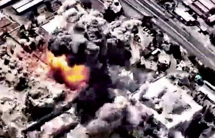 إصابة
      6
      أشخاص
      في
      تل
      أبيب
      جراء
      هجوم
      صاروخي
      إيراني