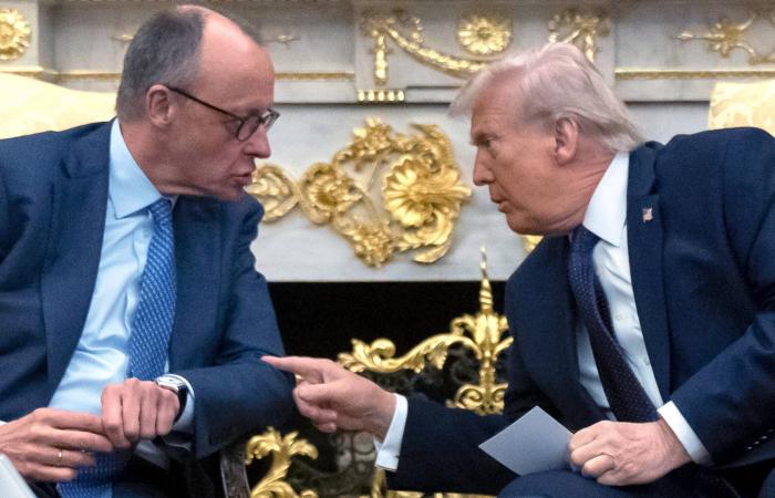 اصطدام
      سفينة
      شحن
      بجسر
      في
      ميناء
      نويس
      غرب
      ألمانيا