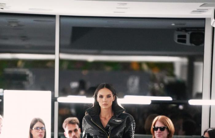 عبير سطوحي.. مصممة أزياء تدمج الثقافة اللبنانية بالموضة العالمية في باريس