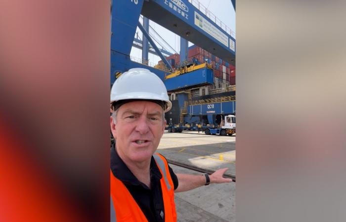 اضطرابات سلاسل التوريد تلوح وسط صراع إيران.. ومراسل CNN ينقل المشهد من ميناء جدة الإسلامي