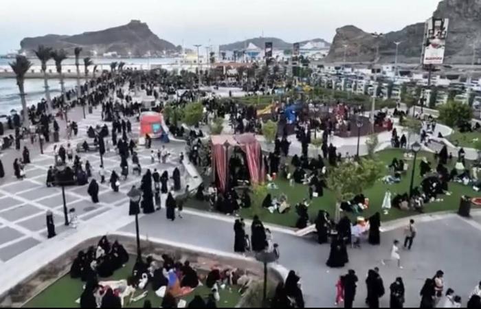 عدن
      تطوي
      إجازة
      عيد
      فطر
      استثنائية
      وسط
      استقرار
      أمني