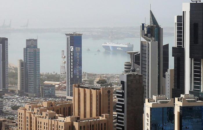 الكويت.. خروج 7 خطوط نقل كهرباء عن الخدمة نتيجة سقوط شظايا