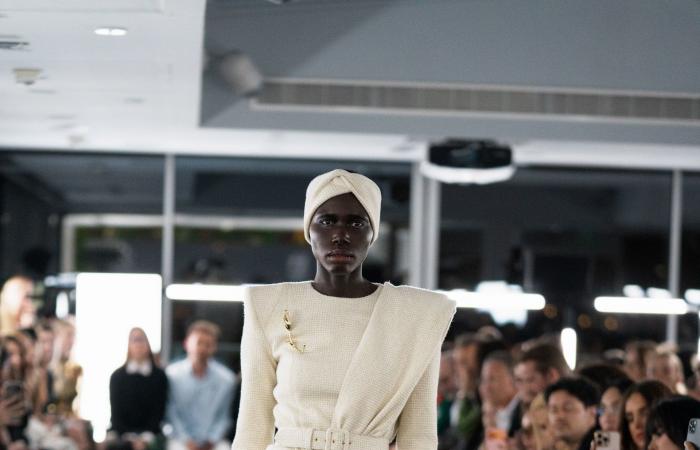 عبير سطوحي.. مصممة أزياء تدمج الثقافة اللبنانية بالموضة العالمية في باريس