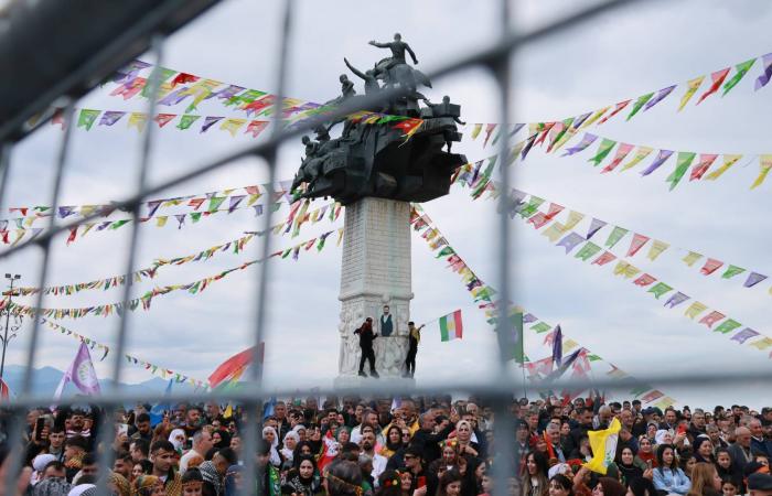 تركيا:
      صدام
      بين
      القوميين
      حول
      «السلام»
      مع
      الأكراد