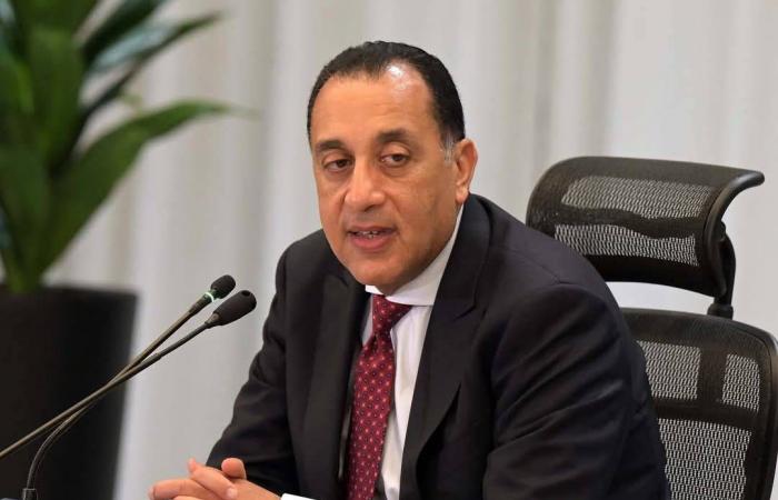 هل
      يؤثر
      التقشف
      الحكومي
      بسبب
      الحرب
      الإيرانية
      في
      حياة
      المصريين؟