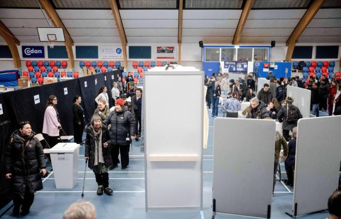 انتخابات
      تشريعية
      في
      الدنمارك...
      رئيسة
      الوزراء
      ميته
      فريدريكسن
      الأوفر
      حظاً