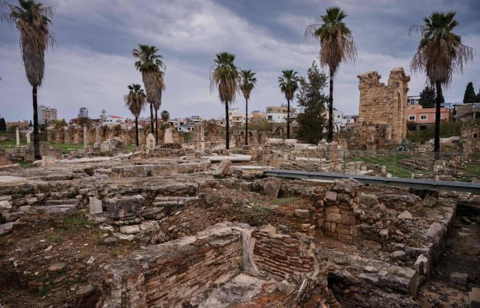 مواقع
      أثرية
      بمدينة
      صور
      اللبنانية
      تحت
      رحمة
      الغارات
      الإسرائيلية