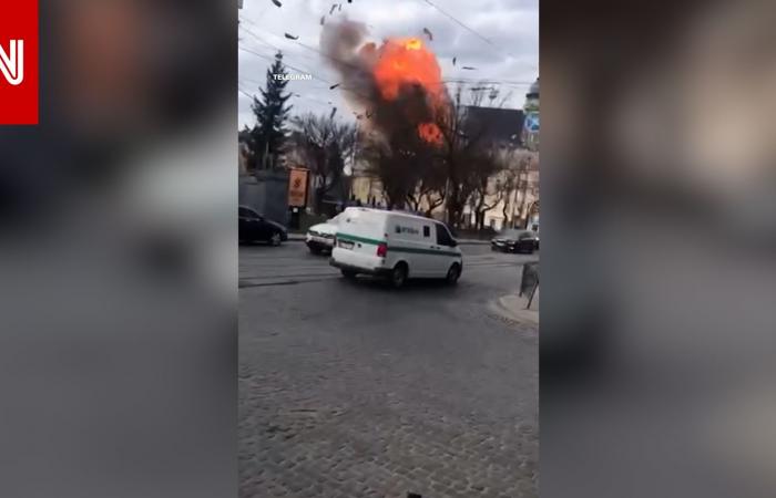 متابعة: تراث تحت النار.. شاهد طائرة مسيّرة روسية تضرب كنيسة تاريخية في أوكرانيا