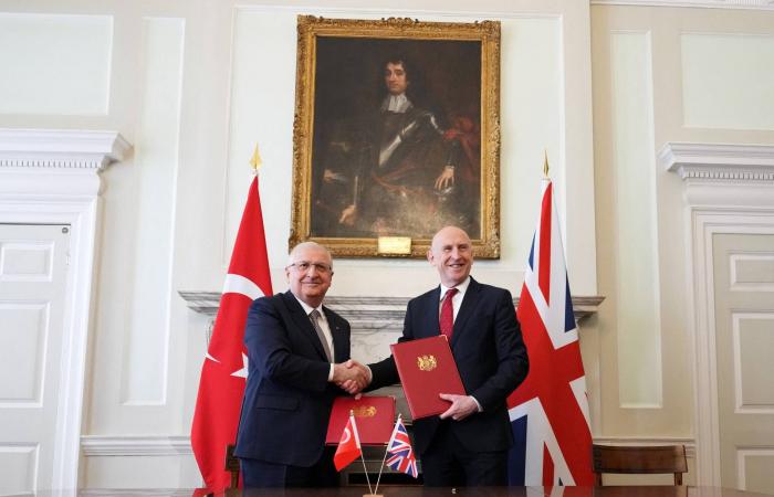 بريطانيا
      وتركيا
      توقعان
      اتفاقاً
      ضخماً
      في
      مجال
      الدفاع
      الجوي