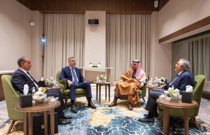 وزير
      الخارجية
      المصري:
      نقلنا «خطة
      ترمب»
      لطهران
      وهي
      قيد
      الدراسة