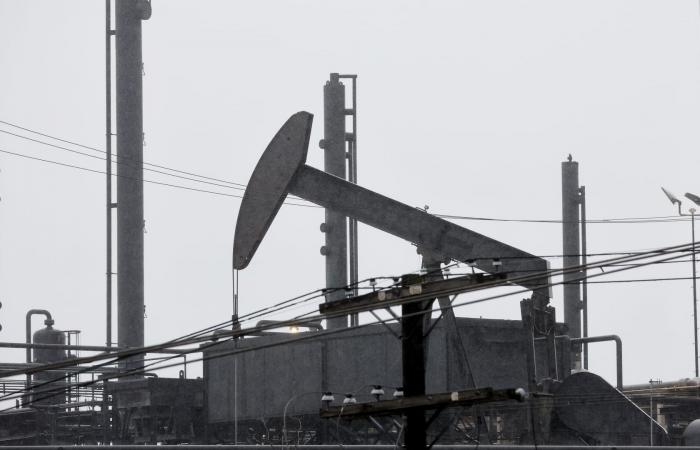 تقلبات أسعار النفط عبر عقدين.. كيف تعكس الأزمات العالمية مسار خام برنت؟