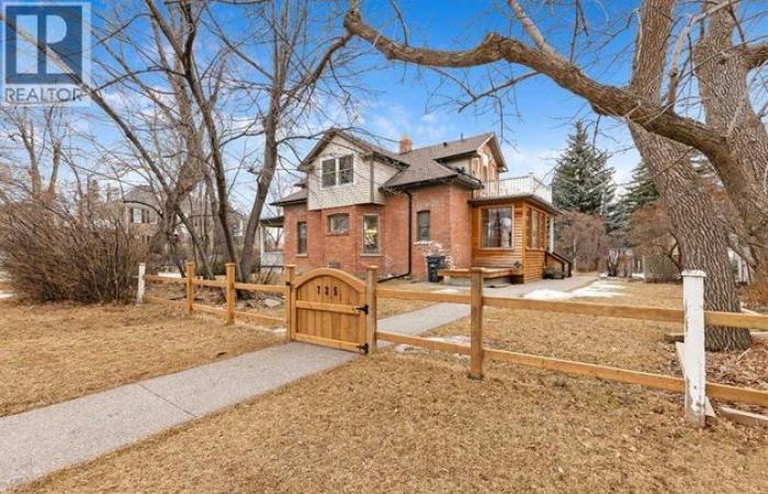 عرض
      منزل
      طفولة
      رئيس
      وزراء
      كندي
      سابق
      للبيع
      مقابل
      830
      ألف
      دولار
      (صور)