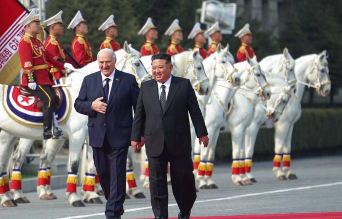 كيم
      يلتقي
      لوكاشينكو...
      استقبال
      حار
      لحليف
      بوتين
      في
      بيونغ
      يانغ