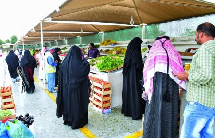 استئناف عمل ساحات بيع المنتج الزراعي المحلي .. إليك المواعيد