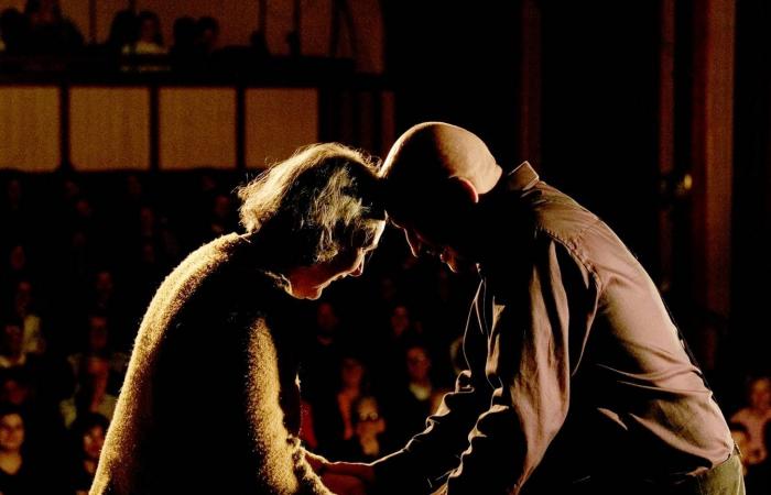 هاني
      شاكر
      يغادر
      «الرعاية
      المركزة»
      ويبدأ
      العلاج
      الطبيعي