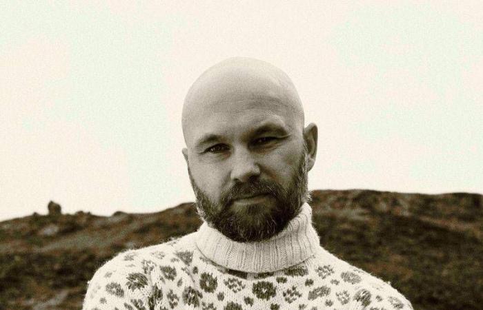 هاني
      شاكر
      يغادر
      «الرعاية
      المركزة»
      ويبدأ
      العلاج
      الطبيعي